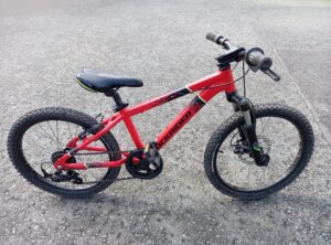 Rockrider ST900 20 Junior MTB  20″w, 11″f £95